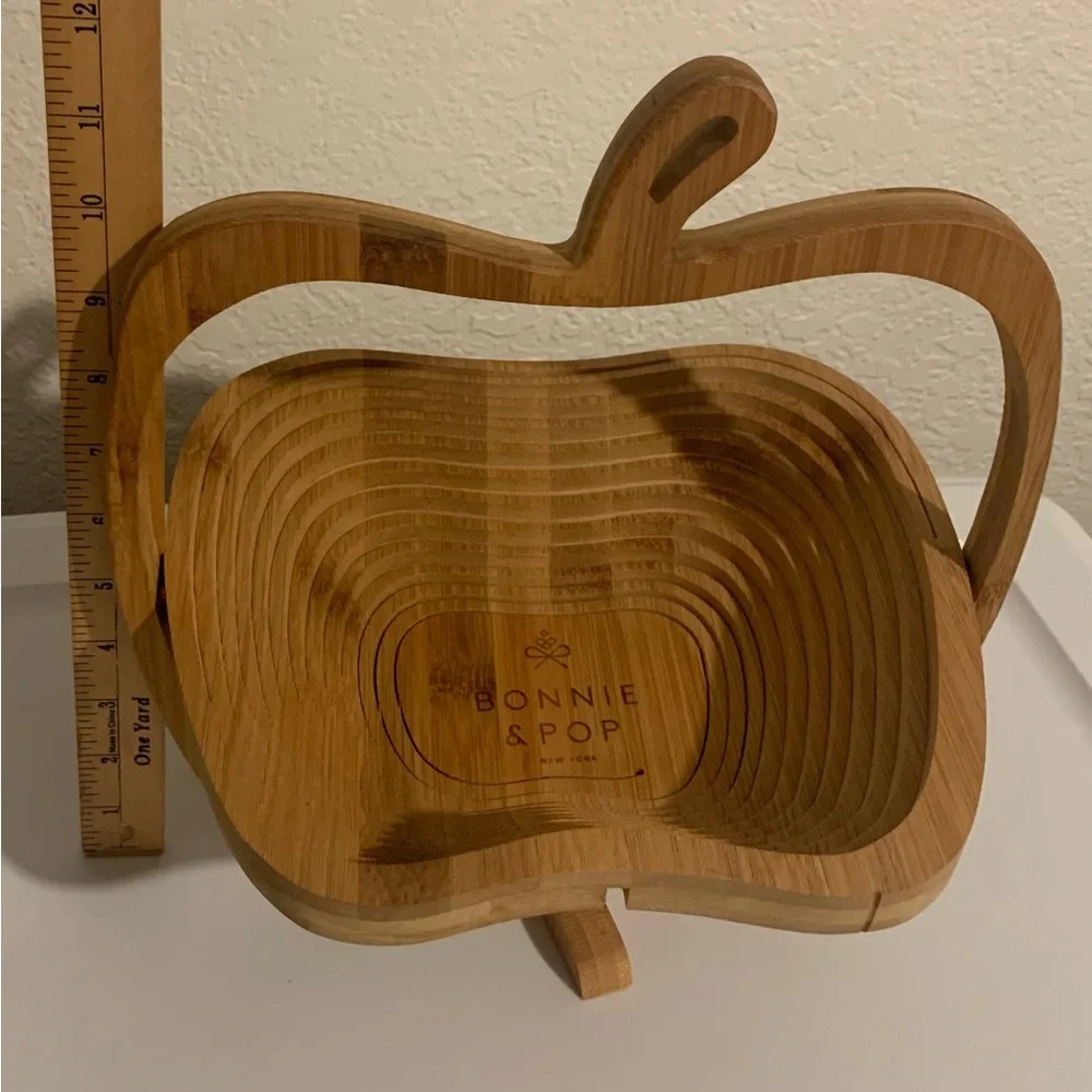 Bonnie & Pop New York Expandable & Collapsible Wooden Apple Fruit Basket